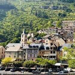 ...gegenüber von St. Enimié.