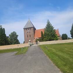 Obligatorische Kirche des Tages