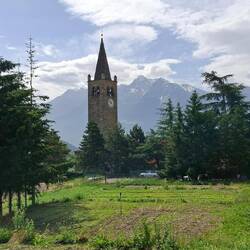 De kerk van Gingod staat wel op een heel dramatisch punt