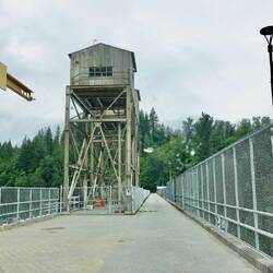 Auf der Staumauer