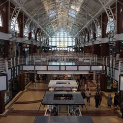 ...oder sich in einer der vielen Malls zum zweiten Mal überfordert fühlen