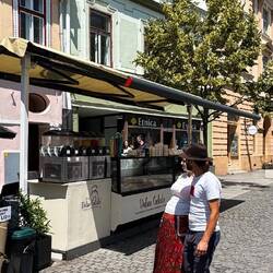 Hier sieht man auch mal Frauen in Tracht.