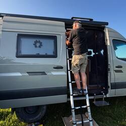 Halteschraube an der Schiebetür ist abgefallen...