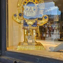 Dezente Goldauslage beim Goldschmied.