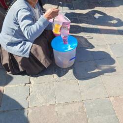 Götterspeisenendhändlerin.