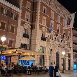 Rijeka bij nacht