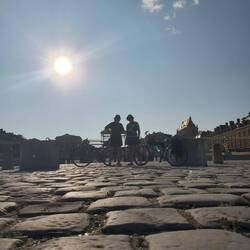 On voit pas mais c'est le château de Versailles