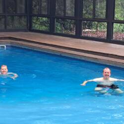 Nach der Arbeit erstmal Abkühlen im Pool.