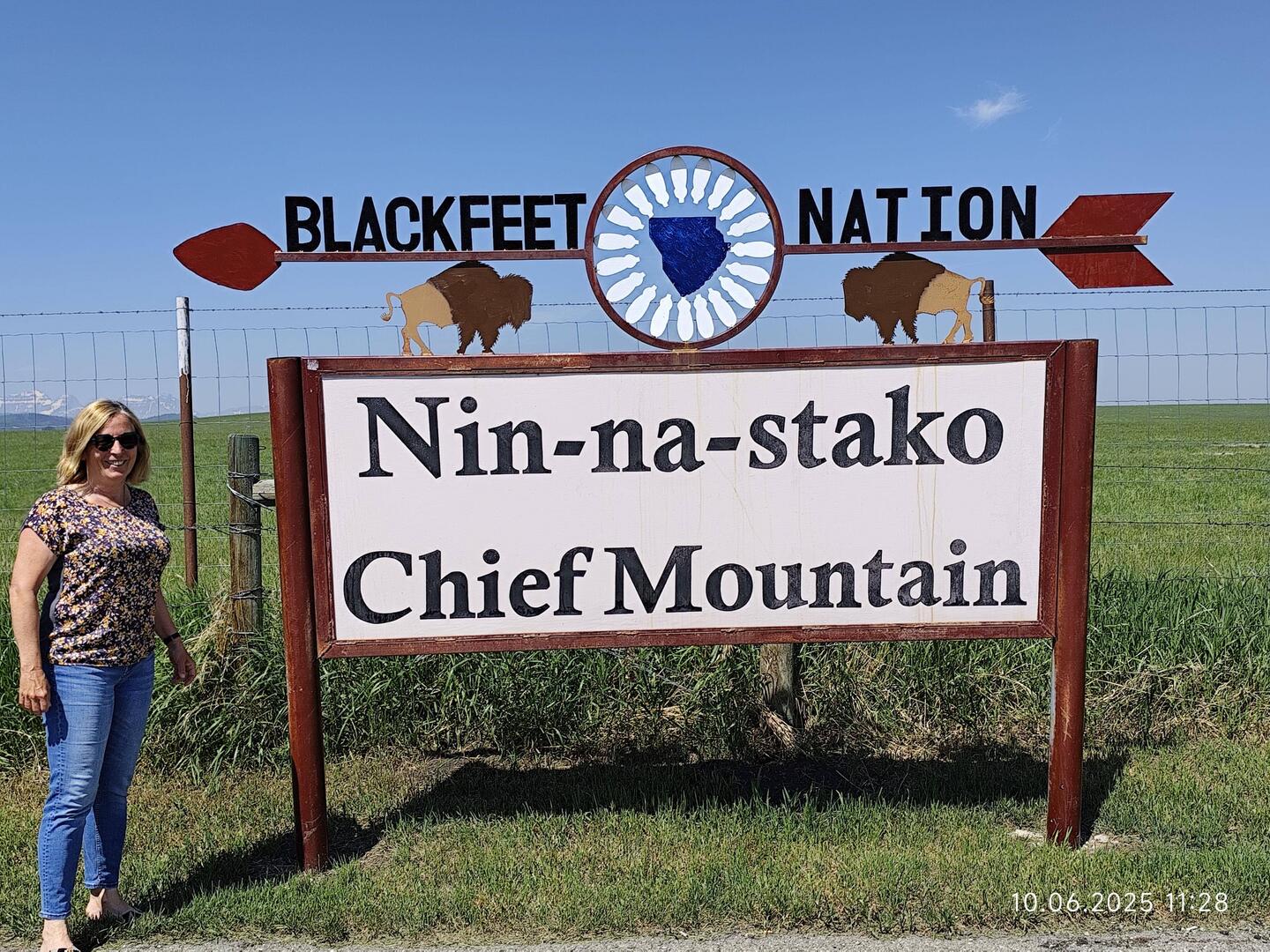 Der Blackfeet Stamm heißt Blackfeet, weil sie dunkelfarbene Mokassins trugen!