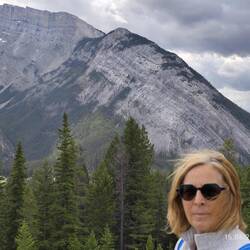 Auf dem Weg zum Tunnel Mountain Summit...