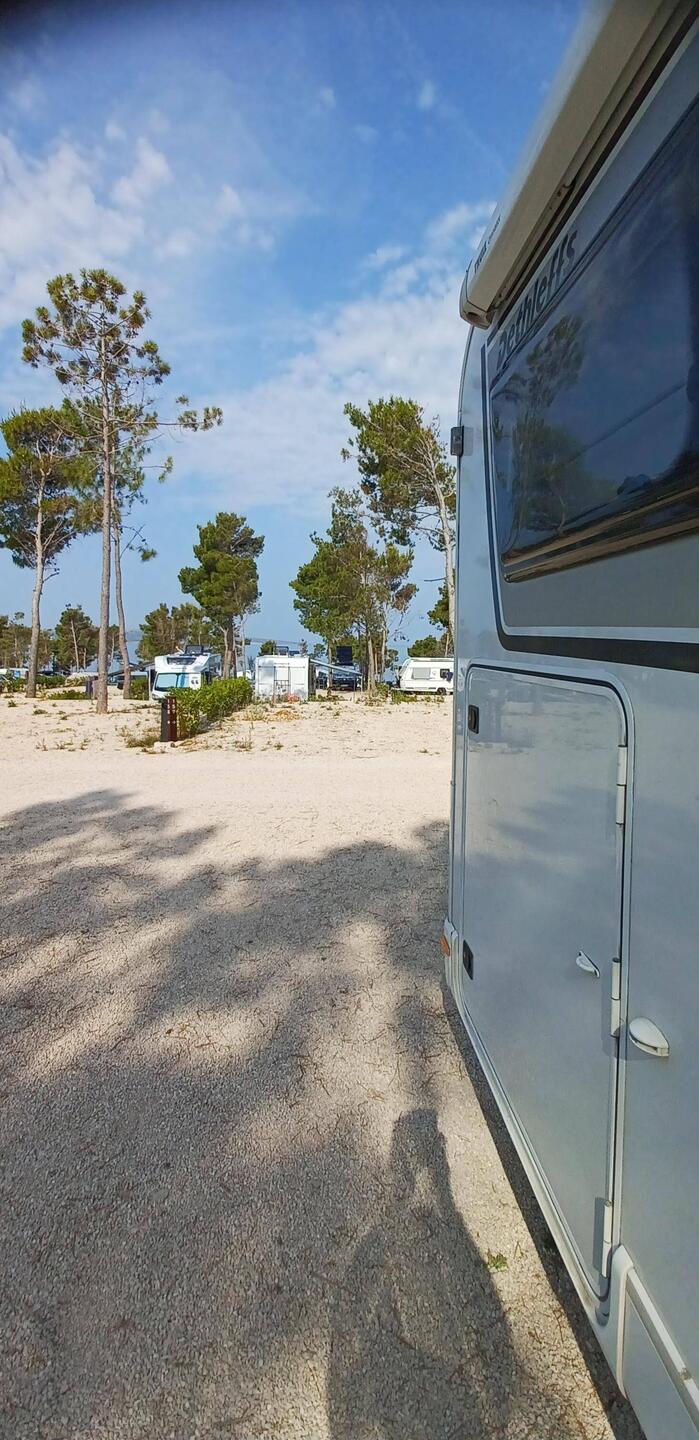 Auf einem erstklassigen Campingplatz 🤪😆 mit viel Luxus