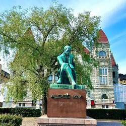 Aleksis Kivi Statue outside the Finnish National Theatre