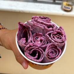 Ice cream rolls 🤤