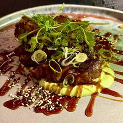 Teppanyaki Beef auf Edamame Püree - mega, mega lecker!