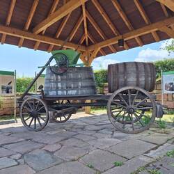 Ausstellung zur Weinherstellung
