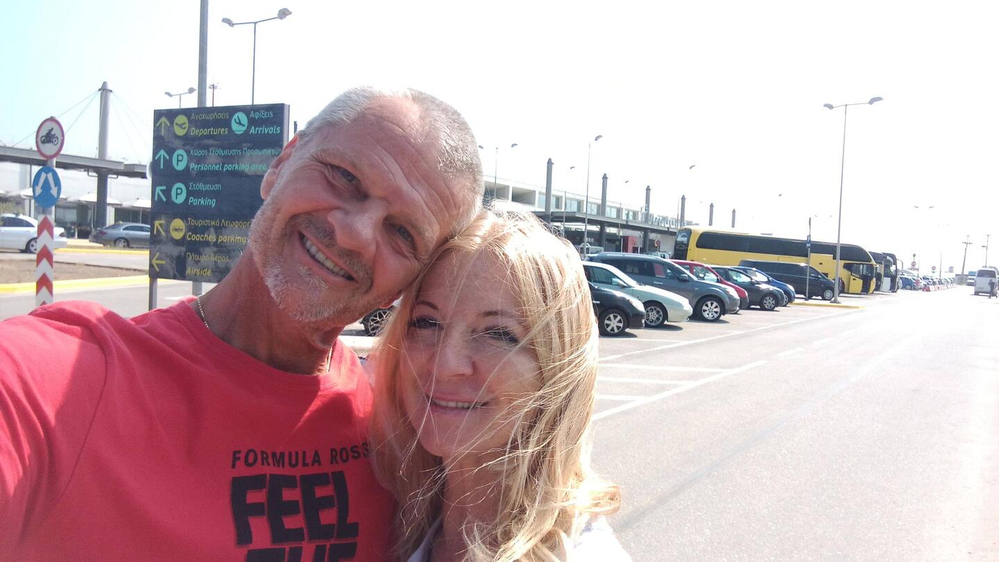 Katalins Ankunft am Flughafen Preveza > die sailing_on_sunshine-crew ist nun komplett