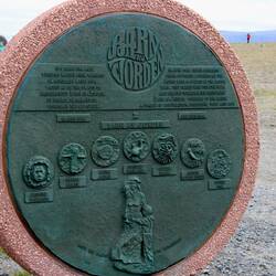 7 Kinder aus 7 Ländern haben gemeinsam ein Kunstwerk geschaffen