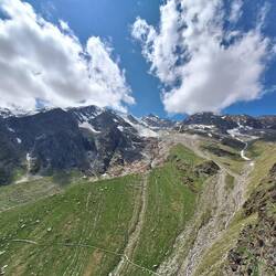 Dom hat sich heute im Wolkenkleid versteckt