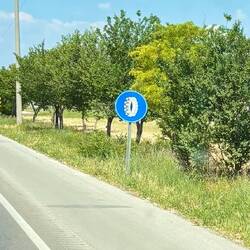 Auf der Hochebene Mega viel Obstplantagen. Der Kälteeinbruch im April hat alles zunichte gemacht.