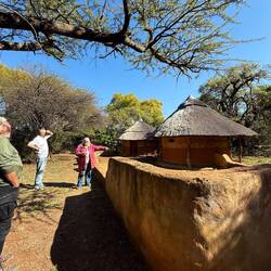 Santa in ihrem Element: So lebten und bauten die Menschen hier in der Gegend vor 100 Jahren.