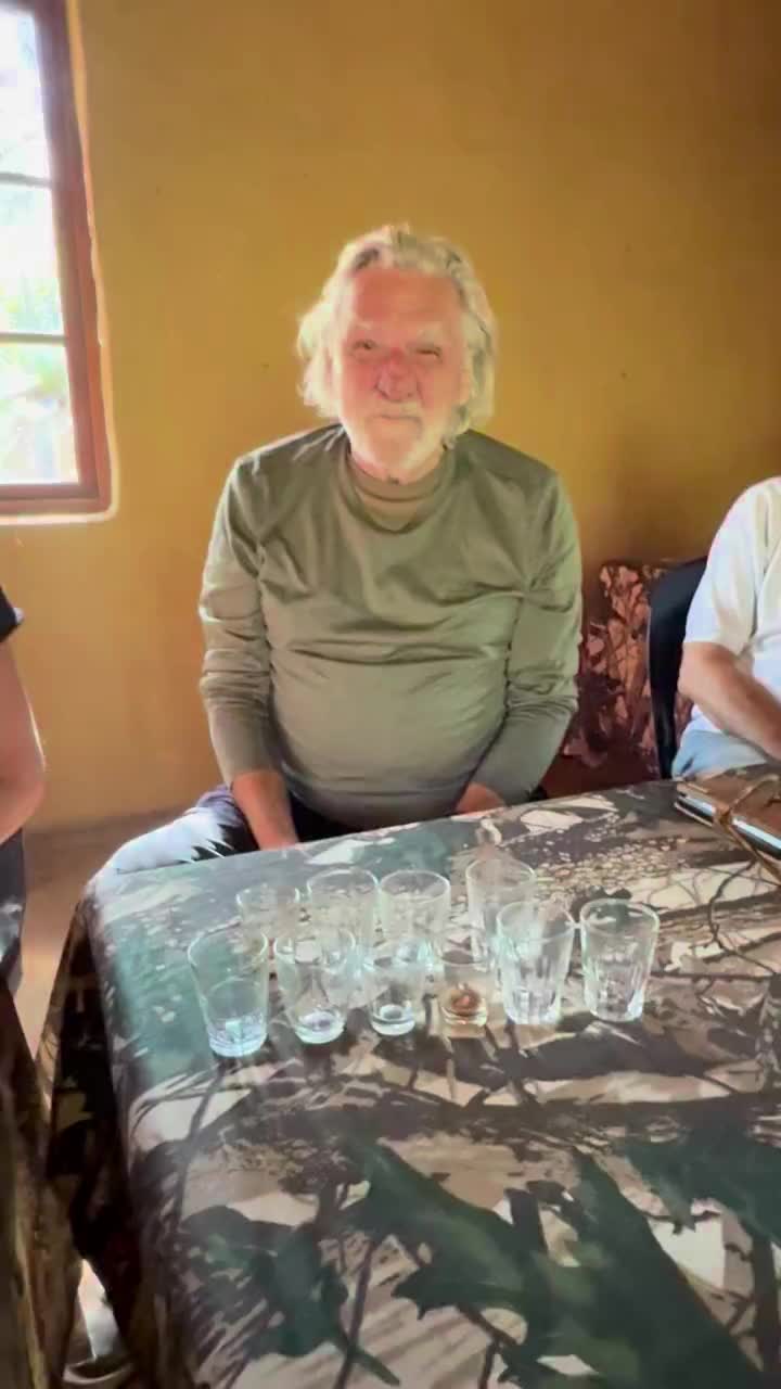 Der Held der wilden 68ziger: Siegfried mit der Löwenmähne! Er zeigt grazil wie er die Damen betört.