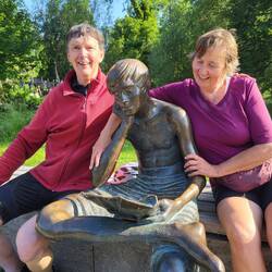 Ich schaue ihm über die Schulter. 🤗