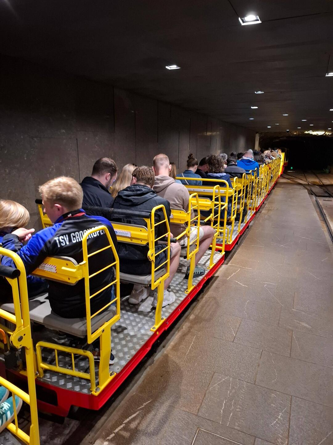 het treintje in de grot