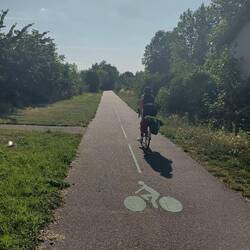 Piste cyclable incroyable mais longue de 100m