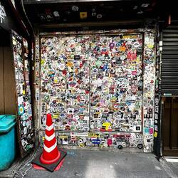 Wer findet den Patenschulen-Aufkleber? 😂