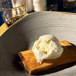 Mqaret (Teig mit Datteln) und Eis - bester Abschluss für den Abend