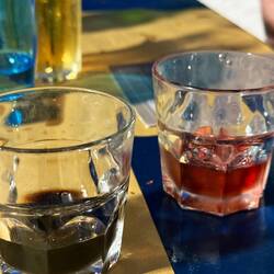 Leila (schwarz) und Pomegranate Liquor (Name ist mir entfallen 🤦‍♀️)