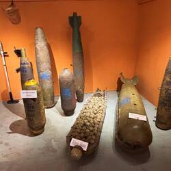 UXO Museum - etwa ein Drittel der 2+ Millionen Bomben explodierten bis heute nicht 😨