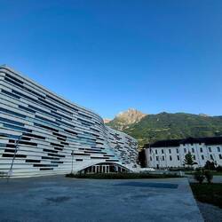 Het enige moderne gebouw van aosta. De universiteitscampus.
