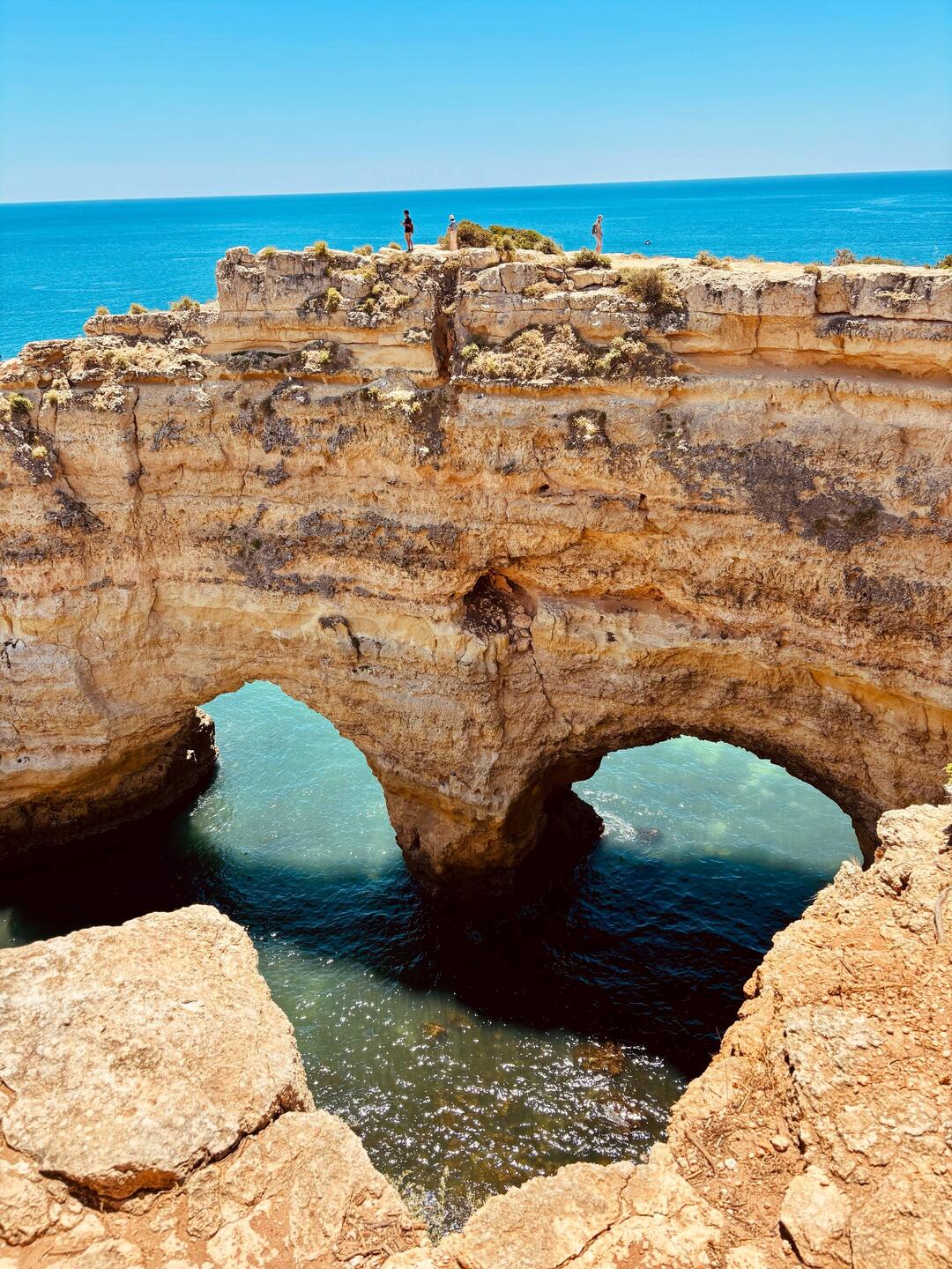 „Arcos Naturais da Praia da Marinha“