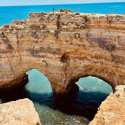 „Arcos Naturais da Praia da Marinha“