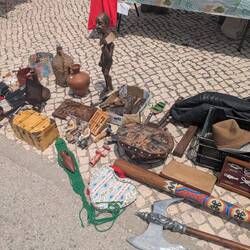 Auf dem Markt gab es auch ein paar 'Antiquitäten'