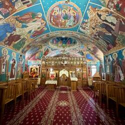 Die Höhlenkirche Ialomiței von innen.