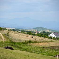 Albanische Frauen beim Heu wenden