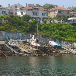 Der kleine Fischereihafen von Achtopol
