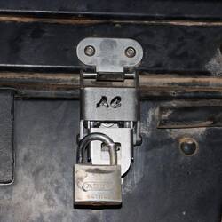 Am Nachmittag finde ich sie endlich...: neue Scharniere für das Hubdach