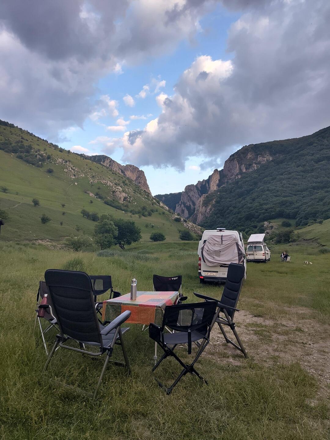 Runde um den Campingtisch