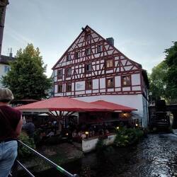 Am Flüsschen Blau, tummelt sich die Gastronomie.