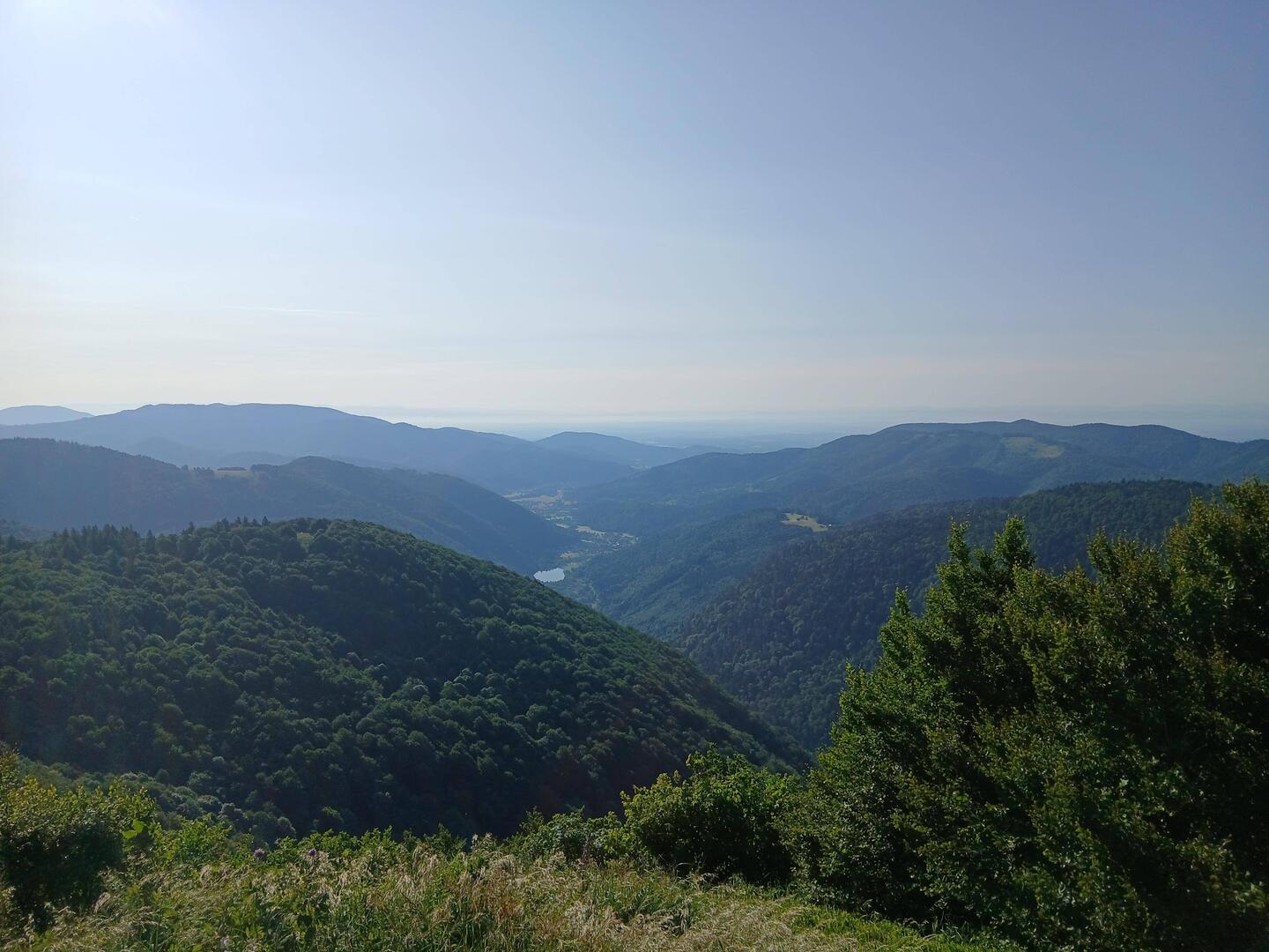 Erster Blick auf die Alpen, aber auch mit Zoom nicht erkennbar