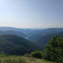 Erster Blick auf die Alpen, aber auch mit Zoom nicht erkennbar