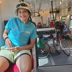 Les vélos sont super bien attachés (un peu trop on galèrera énormément à l'arrivée)