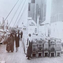 "Famous" deck chairs