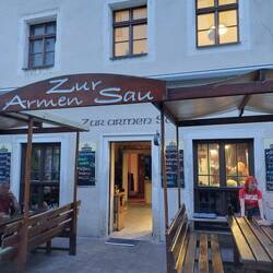 Zu beachten: Die Preise, wahrlich für "arme Säue"