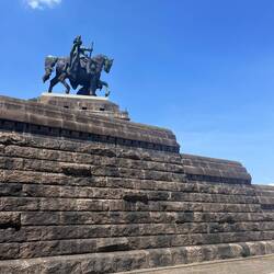 Kaiser Wilhelm am Deutschen Eck, erst 1993 aufgestellt an Stelle einer Deutschlandfahne