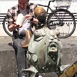 Teil des Arche Noah Brunnens