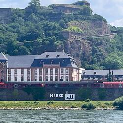 Hochwassermarke II, wenn die erreicht ist, wird die Schiffahrt auf dem Rhein eingestellt